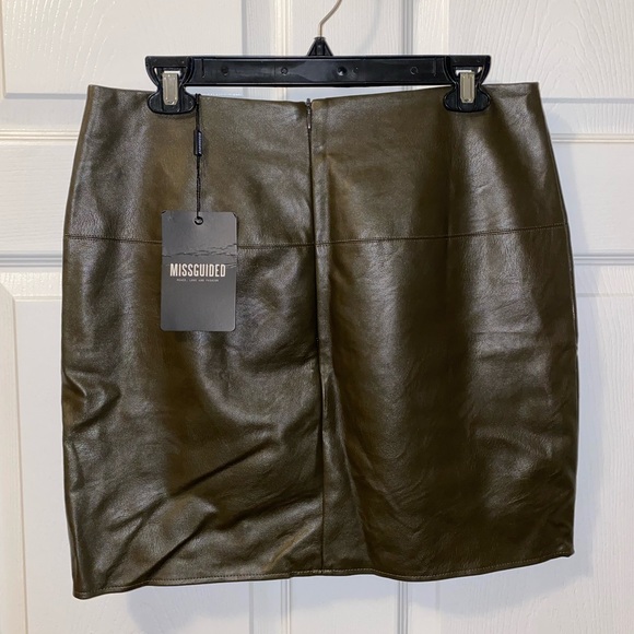 Missguided faux leather olive green mini skirt - Picture 2 of 6